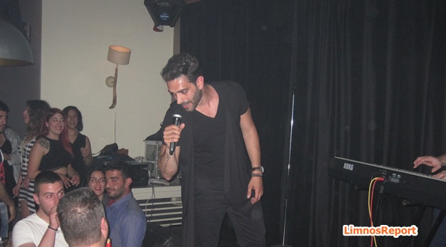 image Ο Στράτος Καραλής προκαλέσε πολλούς «πανικούς» στο Karagiozis bar στην Λήμνο! (vid)