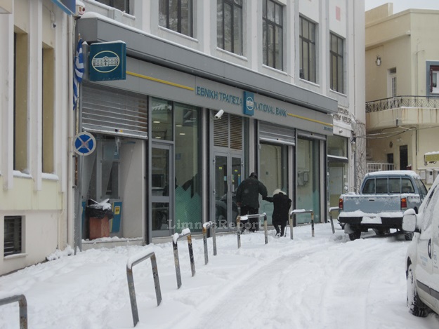 image Πώς περπατάμε στο χιόνι και στον πάγο, αποφεύγοντας το γλίστρημα και την πτώση