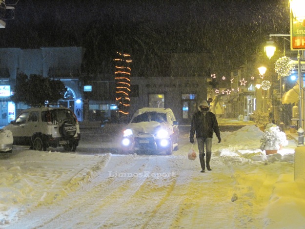image Βραδινές φωτογραφίες από την χιονισμένη Μύρινα