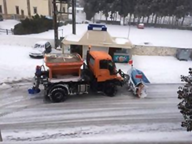 image Σε ετοιμότητα και πάνω στο έργο, γκρέιντερ της Πολιτικής Προστασιάς!!!