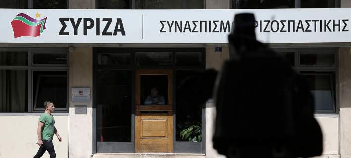 image ΕΚΑΝΑΝ «ΝΤΟΥ» 20-30 ΑΤΟΜΑ- Επίθεση με μολότοφ στα γραφεία του ΣΥΡΙΖΑ -Ηταν ντυμένοι μασκαράδες