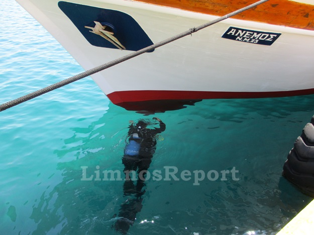 image ΛΗΜΝΟΣ: Άμεση επέμβαση Λιμεναρχείου και Πυροσβεστικής Μύρινας, για απάντληση  υδάτων από σκάφος στο λιμάνι (φωτο)