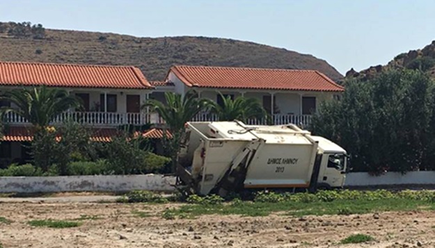 image ΛΗΜΝΟΣ: Τυχερός ήταν ο οδηγός του απορριμματοφόρου του Δήμου Λήμνου (φωτο)