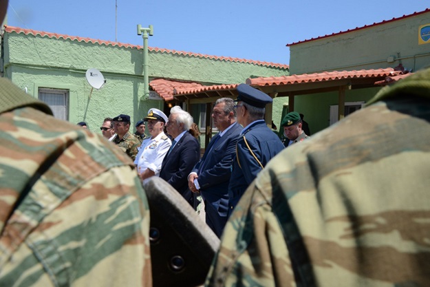 image Στο φυλάκιο του Αγίου Ευστρατίου Παυλόπουλος και Καμμένος (φωτο)