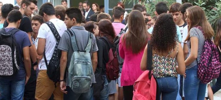 image Σχεδιάζουν να καταργήσουν τους βαθμούς στα Γυμνάσια -Θα βάζουν Α, Β, Γ