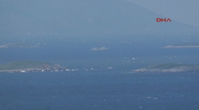 image Ένταση στα Ίμια: Ελληνικά και τουρκικά σκάφη γύρω από τις βραχονησίδες