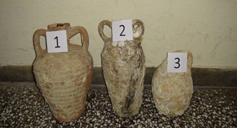 image Τράτα ψάρεψε τρεις αμφορείς από τη θάλασσα της Λήμνου