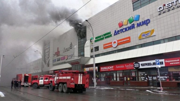 image Πύρινη «κόλαση» στη Ρωσία – 48 νεκροί ανάμεσά τους 11 παιδιά! Εικόνες που σοκάρουν! Άνθρωποι πηδούσαν από τα παράθυρα του κτιρίου (ΒΙΝΤΕΟ)