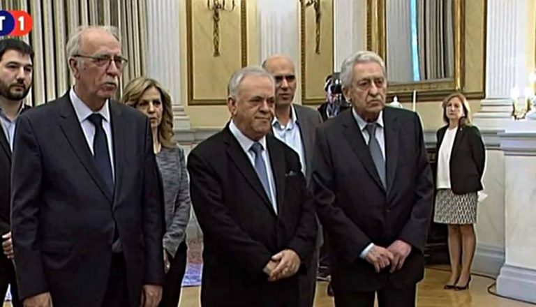 image Ούτε 10 λεπτά δεν κράτησε η ορκωμοσία! Χωρίς την παρουσία εκπροσώπου της Εκκλησίας (βίντεο)