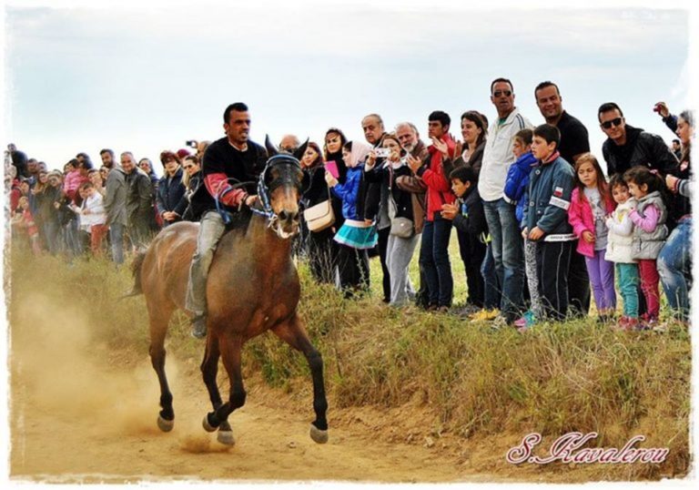 image Μια από τις πιο ξακουστές παραδόσεις της Λήμνου, οι ιπποδρομίες του Αγίου Γεωργίου  θα αναβιώσουν σήμερα στην Καλλιόπη! (πρόγραμμα)