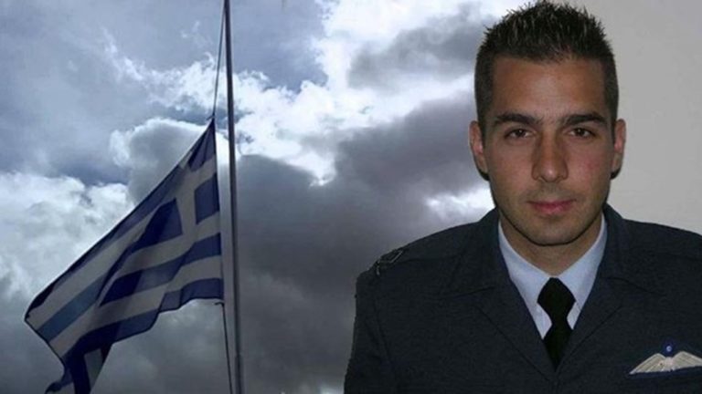 image Σήμερα το «αντίο» της χώρας. Η Ελλάδα έχασε ένα παλικάρι που ήταν έτοιμο ανά πάσα στιγμή να δώσει τη ζωή του για την πατρίδα.
