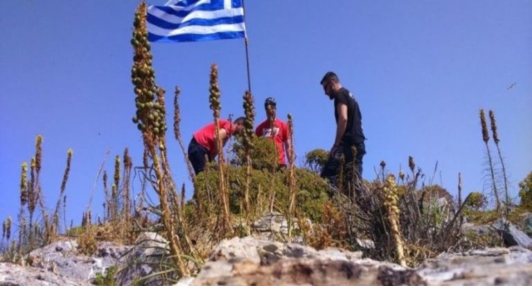 image Πολίτες ύψωσαν την ελληνική σημαία στη νησίδα Ανθρωποφάς στα Δωδεκάνησα που η Αγκυρα αμφισβητεί την ελληνική κυριαρχία!