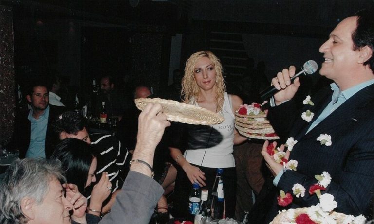 image Βασίλης Χαραλάμπους: «Τα λουλούδια μού τα πετάγανε με τις σακούλες»