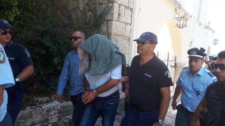 image Λέρος: Φρίκη και ερωτήματα για τους γονείς «τέρατα» (pics&vids)