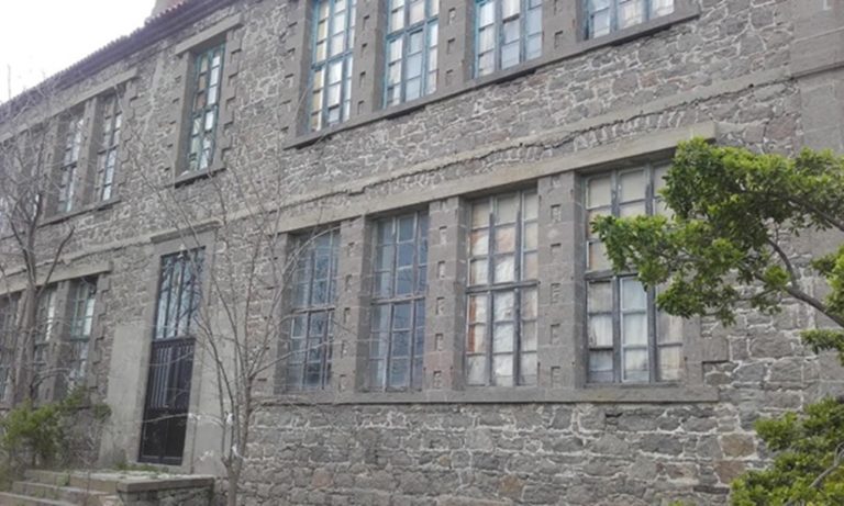 image ΚΑΛΑ ΝΕΑ: Υπεγράφη η σύμβαση  για την «ολοκλήρωση μελέτης αναστήλωσης-αξιοποίησης του πρώην δημοτικού σχολείου Ρωμανού και διαμόρφωση του αύλειου χώρου».