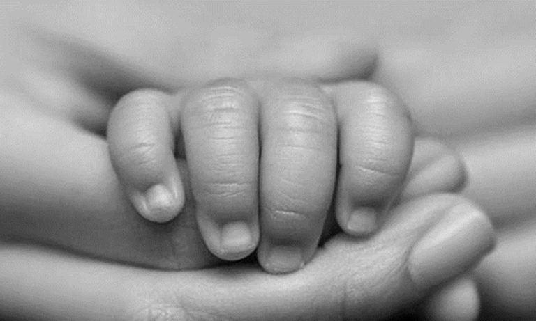 image Φρίκη στη Βέροια: Τα αδέρφια του νεκρού βρέφους ειδοποίησαν τους παππούδες ότι η 37χρονη μητέρα το σκότωσε
