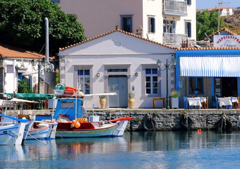 image Λήμνος: Το καλοκαιρινό πρόγραμμα του Πολυχώρου “Αποθήκη” στο μικρό λιμανάκι της Μύρινας