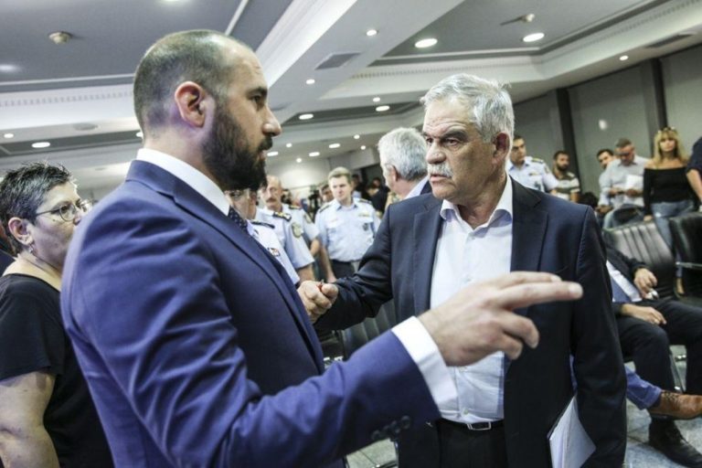 image Συνέντευξη ντροπή: ΟΥΤΕ ΜΙΑ ΣΥΓΓΝΩΜΗ. Για τους 84 νεκρούς φταίει ο άνεμος και οι εμπρηστές φαντάσματα