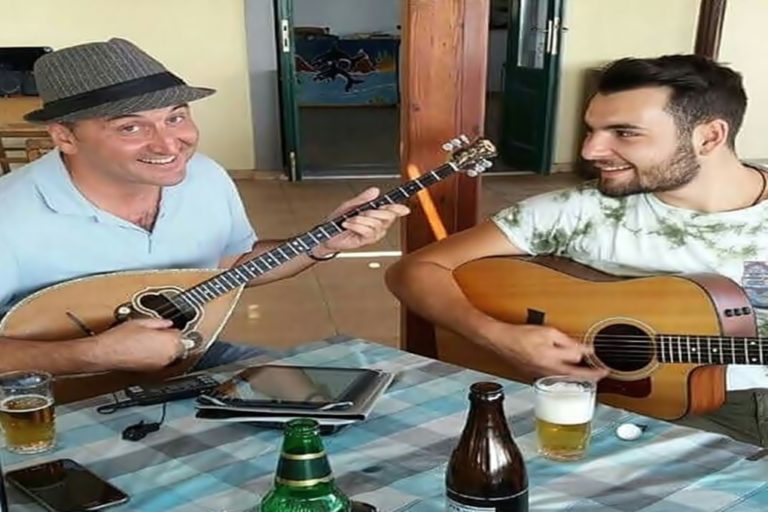 image «Όπως παλιά» σήμερα στην πλατεία του Θάνους… με τον Μάριο και τον Γιώργο!
