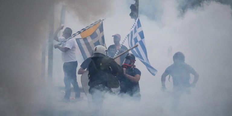 image ΠΑΡΑ ΤΑ ΧΗΜΙΚΑ Χιλιάδες λαού είπαν «όχι» στο ξεπούλημα της Μακεδονίας έξω από τη ΔΕΘ [εικόνες-βίντεο]