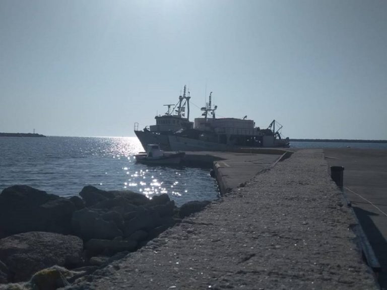 image Γιατί δέσανε τα ψαροκάικα στο λιμάνι της Μυρινας; (φωτο)