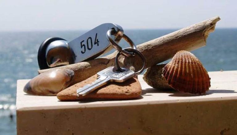 image ΑΑΔΕ: Σαφάρι ελέγχων σε τουριστικές περιοχές και Airbnb – Ποιοι κινδυνεύουν με πρόστιμα