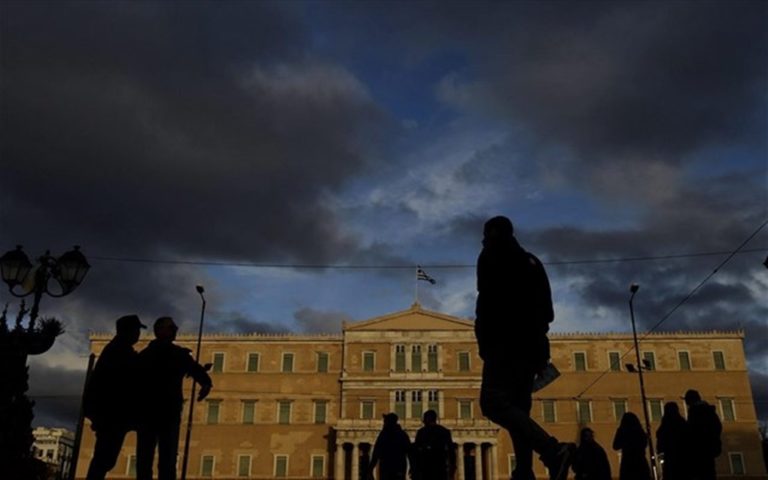 image Με το ένα πόδι στη Δύση με το άλλο στην Ανατολή οι Έλληνες