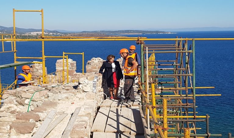 image Γιατί η Καλογήρου ανέβηκε στην σκαλωσιά του κάστρου της Μυτιλήνης;