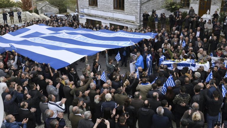 image Πλήθος κόσμου, οικογένεια & φίλοι αποχαιρέτησαν τον K. Κατσίφα