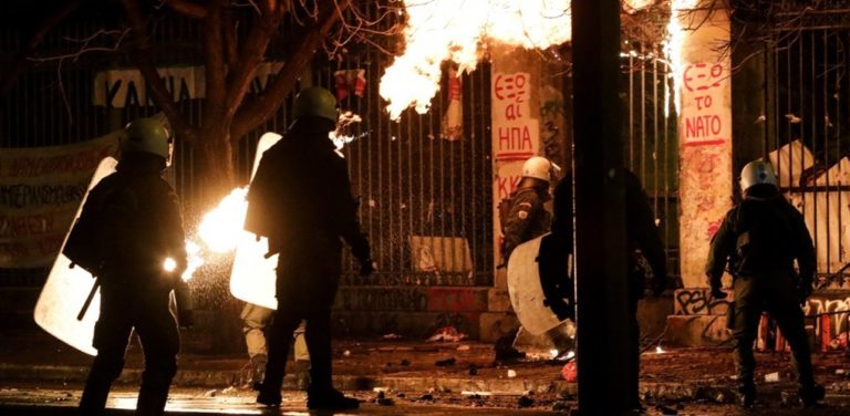 image Πολυτεχνείο: Πεδίο μάχης η Αθήνα – 19 συλλήψεις (pics+vid)