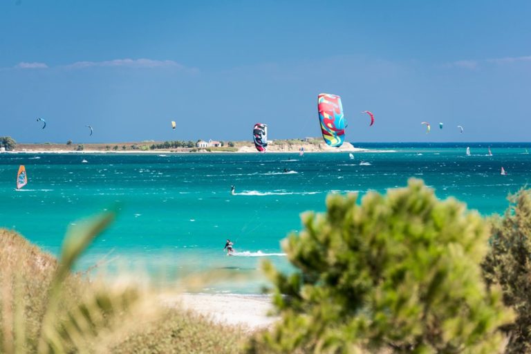 image Το Surf Club Keros μέσω Facebook προσελκύει πελάτες από όλο τον κόσμο