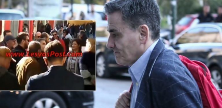 image «Ντροπή σας καταστρέψατε το νησί, κοπρόσκυλα» -Αποδοκίμασαν τον Τσακαλώτο στη Λέσβο [βίντεο]
