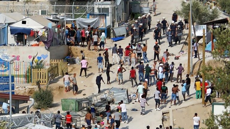 image Νεκρός άντρας στη Μόρια – Τον έσφαξαν και τον παράτησαν στη μέση του δρόμου