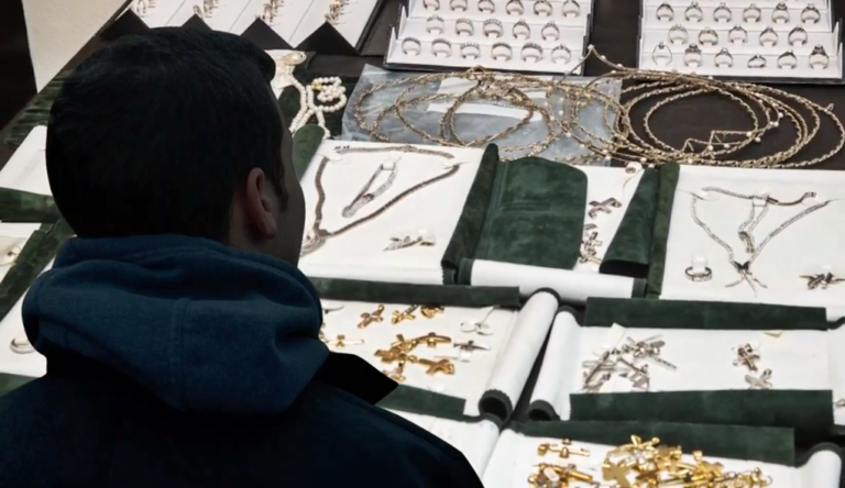 image Εξαφάνιζαν κοσμήματα – «Χρυσές» μπίζνες και στη Λήμνο ο Ριχάρδος!