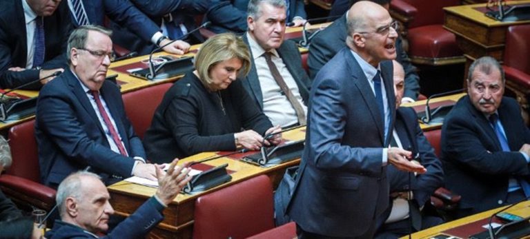image Χάος στη Βουλή, ο ΣΥΡΙΖΑ χωρίς δεδηλωμένη -Πυρά από Δένδια, Βενιζέλο
