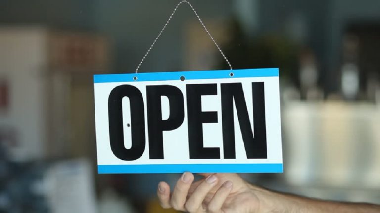 image To κατάστημα οπτικών ΚΑΤΑΚΟΥΖHΝΟΣ στην κεντρική αγορά της Μύρινας, επιστρέφει!