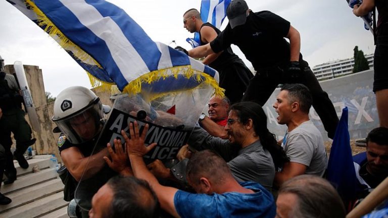 image Επεισόδια με χημικά στο συλλαλητήριο για την Μακεδονία- Πληροφορίες για τραυματίες (βίντεο-φωτο)