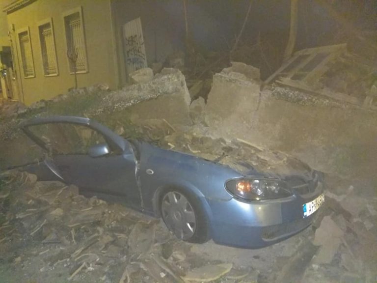 image Κατέρρευσε κτίριο στον Κεραμεικό – «Τρέξαμε να σωθούμε, νομίζαμε ότι ήταν βόμβα!» (φώτο-βίντεο)