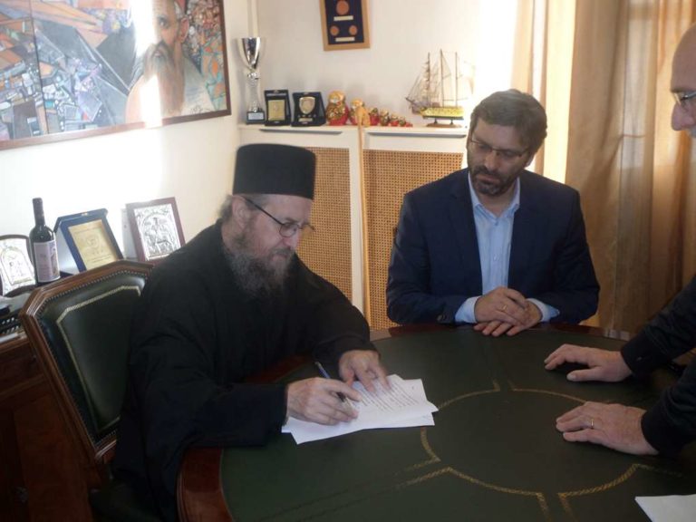 image Λήμνος: Υπεγράφη η συμβολαιογραφική πράξη ανταλλαγής ακινήτων με την Ι.Μ. Σίμωνος Πέτρας