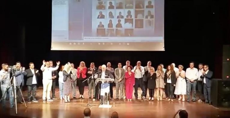 image Ο Κώστας Μουτζούρης στο Δημοτικό Θέατρο Μυτιλήνης: Άργησες, αλλά μας ήρθες! (φωτο)