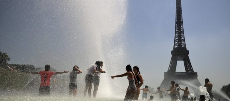 image Η Ευρώπη «λιώνει» σε μια πρωτοφανή θερμική «κόλαση»: Αναμένονται ρεκόρ ζέστης σε Βρετανία & Γερμανία