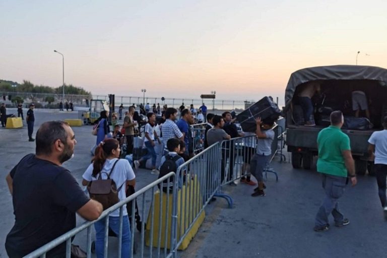 image Επιχείρηση μετακίνησης 1500 προσφύγων και μεταναστών από τη Μυτιλήνη (φωτο)