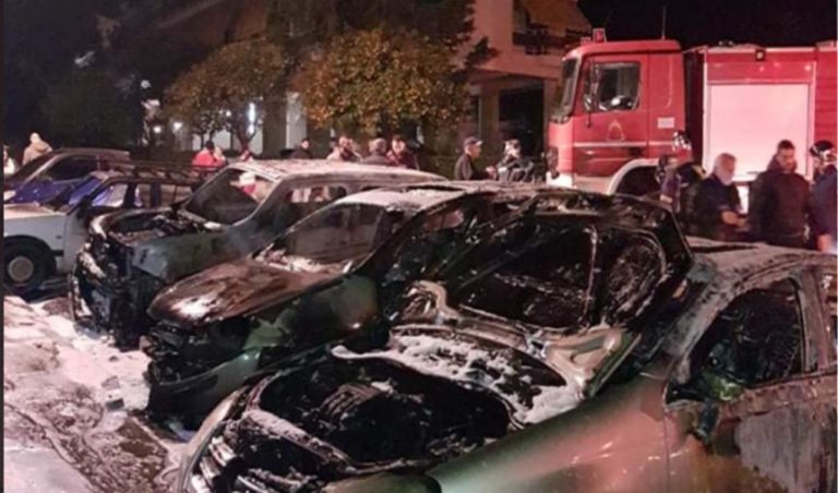 image Μπαράζ εμπρηστικών επιθέσεων σε αυτοκίνητα σε Μαρούσι, Αθήνα και Αγ. Παρασκευή – 20 οχήματα στις φλόγες