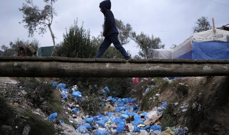 image Ωρολογιακή βόμβα το προσφυγικό: Στους δρόμους οι νησιώτες – Παραλύουν Χίος, Μυτιλήνη και Σάμος