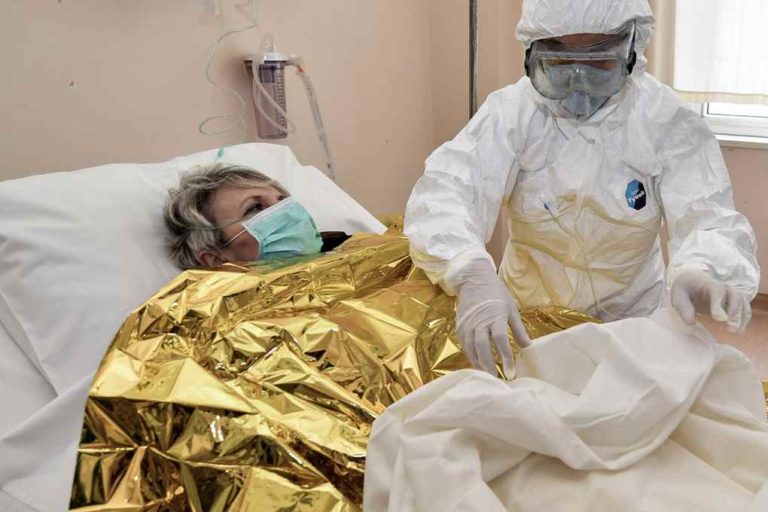 image Κορωνοϊός: Ύποπτα κρούσματα σε Μυτιλήνη και Αθήνα