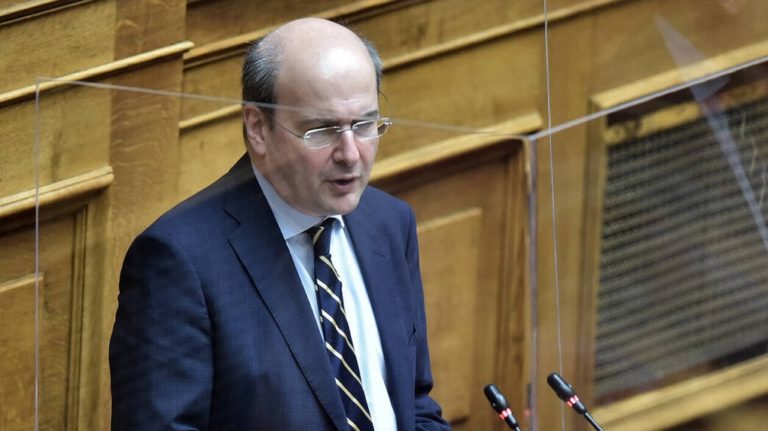 image Χατζηδάκης: Παράταση του market pass έως τον Οκτώβριο – 70 ευρώ αύξηση σε όλους τους δημοσίους υπαλλήλους