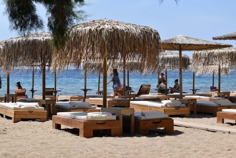 image Ο καιρός της Κυριακής 15 Ιουνίου: Ζέστη, ήλιος και ισχυροί άνεμοι στο Αιγαίο