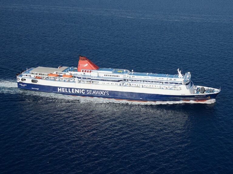 image Χίος: “Κόλλησε” στο λιμάνι το Νήσος Σάμος (ΒΙΝΤΕΟ)