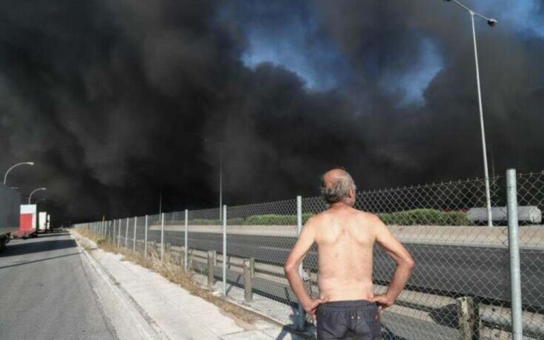image Φωτιά σε εργοστάσιο πλαστικών στην Μεταμόρφωση: Κλειστή η Αθηνών – Λαμίας, εκρήξεις στο κτίριο (φωτο)