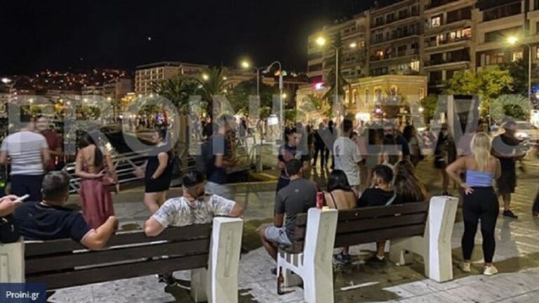 image Κορωνοϊός: Άδειασαν τα μπαρ με το νέο ωράριο, αλλά γέμισαν οι πλατείες στην Καβάλα [εικόνες]